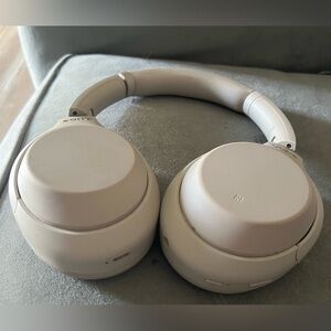 Sony Wh-1000M4 headphones